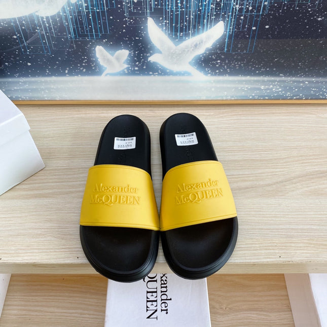 SLIDES SANDAL IN BLACK TPU WITH YELLOW STRAP EMBOSSED LOGO