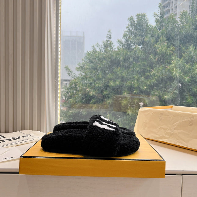 FLAT SLIDE IN BLACK FLEECE WITH WHITE LOGO