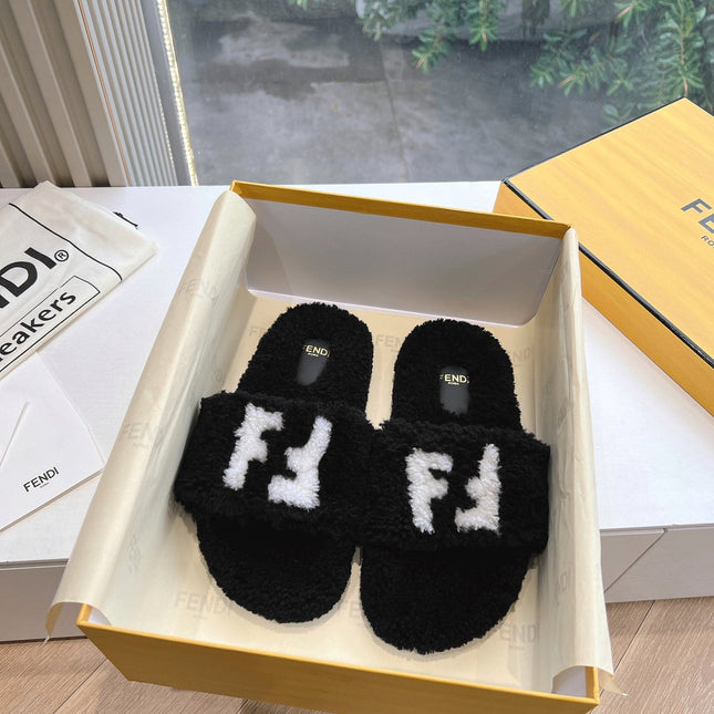 FLAT SLIDE IN BLACK FLEECE WITH WHITE LOGO