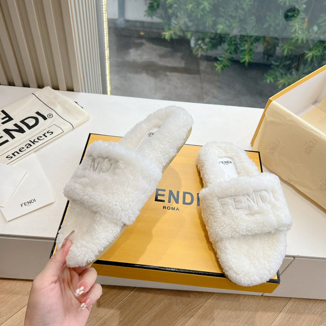 FLAT SLIDE IN WHITE FLEECE