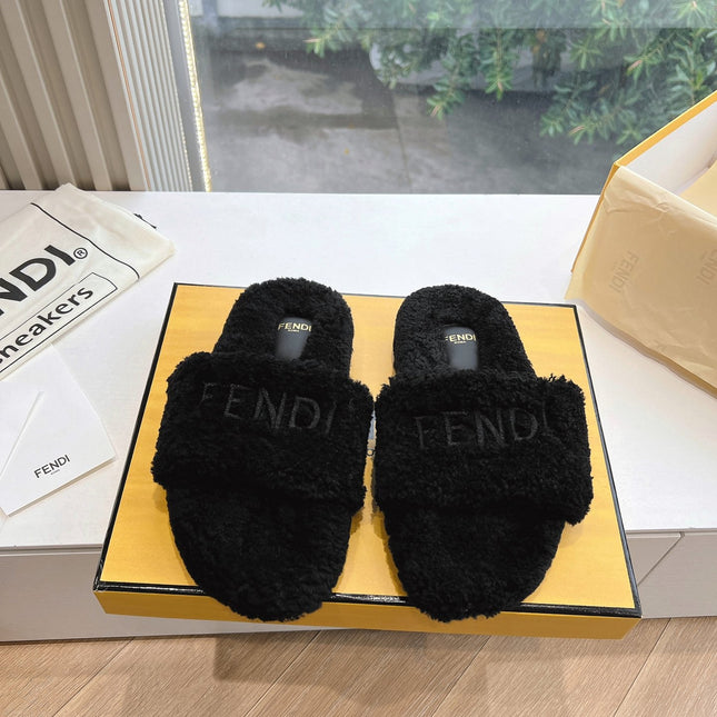 FLAT SLIDE IN BLACK FLEECE