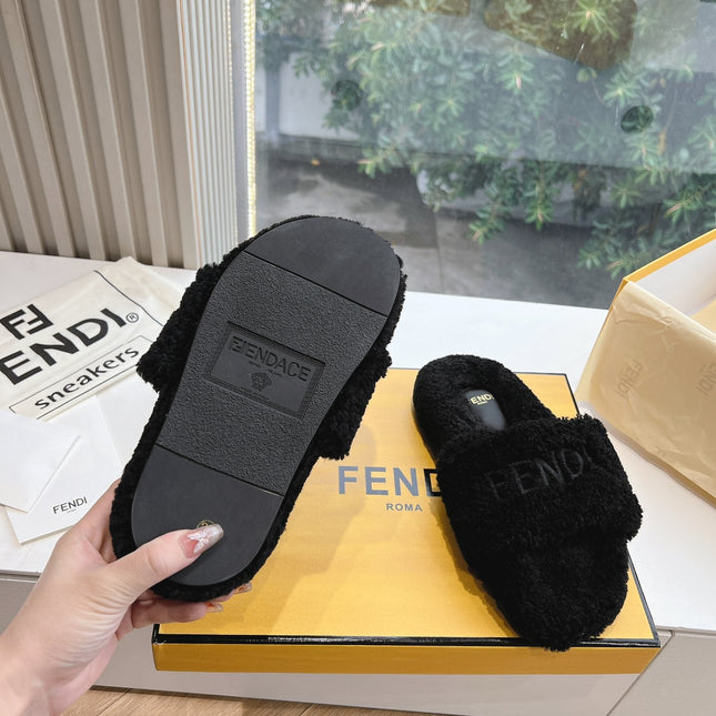 FLAT SLIDE IN BLACK FLEECE