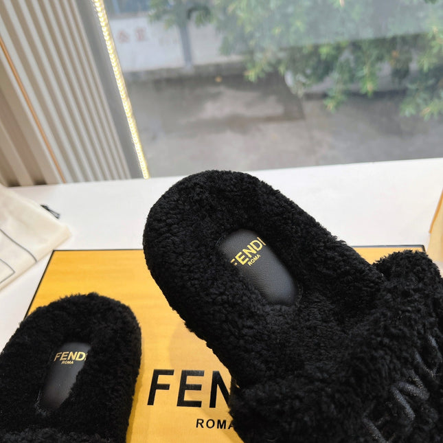 FLAT SLIDE IN BLACK FLEECE