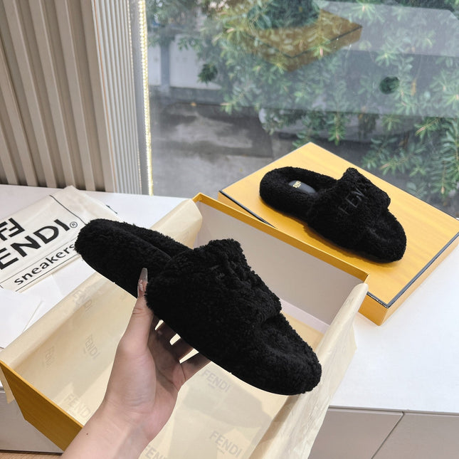 FLAT SLIDE IN BLACK FLEECE