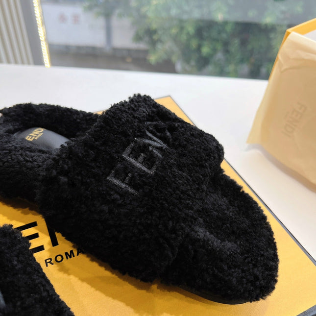 FLAT SLIDE IN BLACK FLEECE