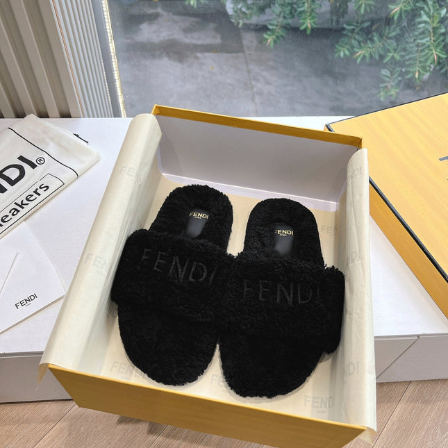 FLAT SLIDE IN BLACK FLEECE