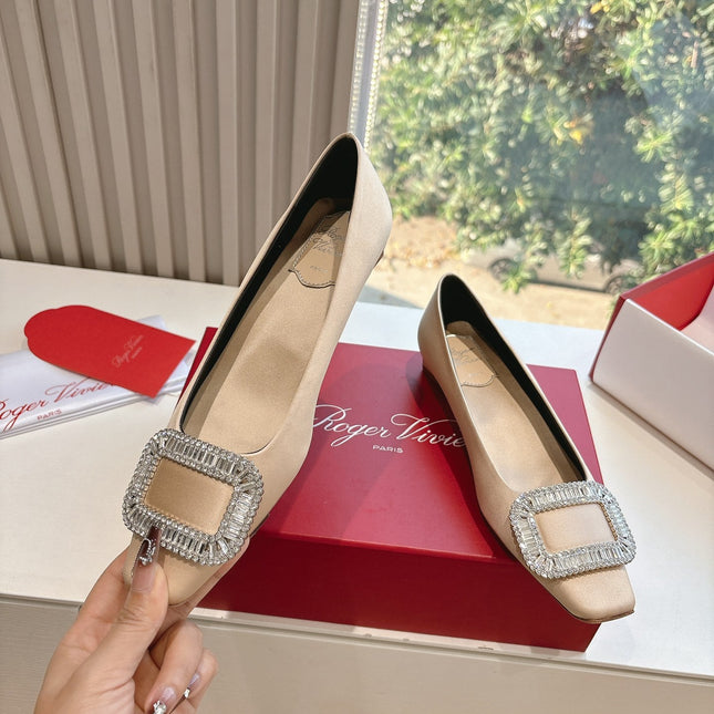 BELLE VIVIER BALLERINAS IN BEIGE SILK