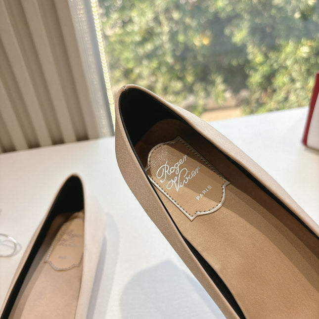 BELLE VIVIER BALLERINAS IN BEIGE SILK