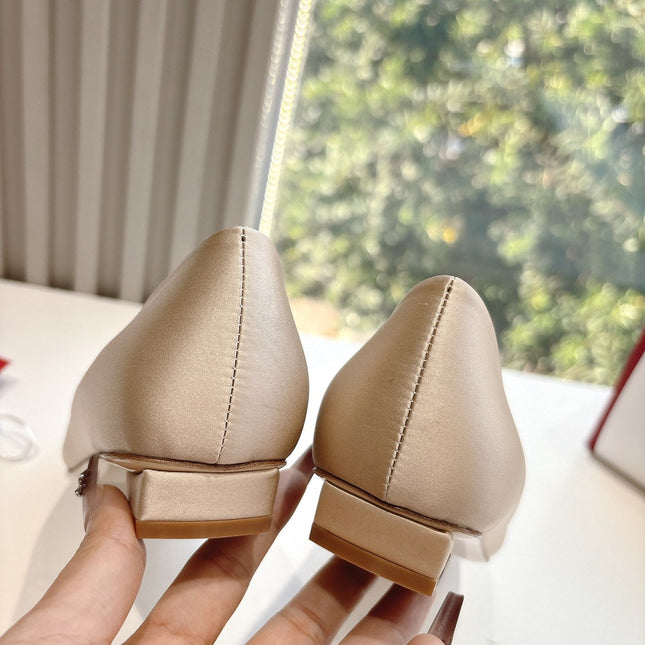 BELLE VIVIER BALLERINAS IN BEIGE SILK