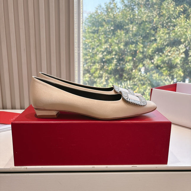 BELLE VIVIER BALLERINAS IN BEIGE SILK