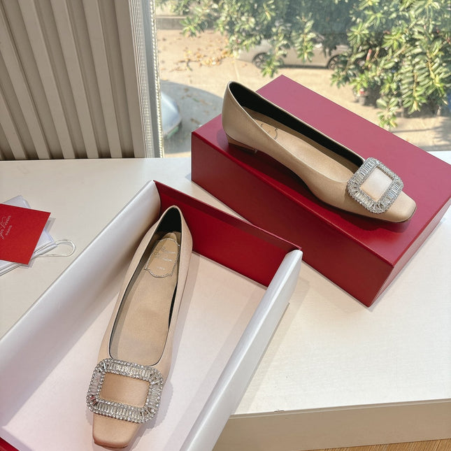 BELLE VIVIER BALLERINAS IN BEIGE SILK