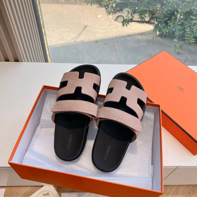 CHYPRE SANDAL IN PEACH PINK SHINY GRAINED CALFSKIN