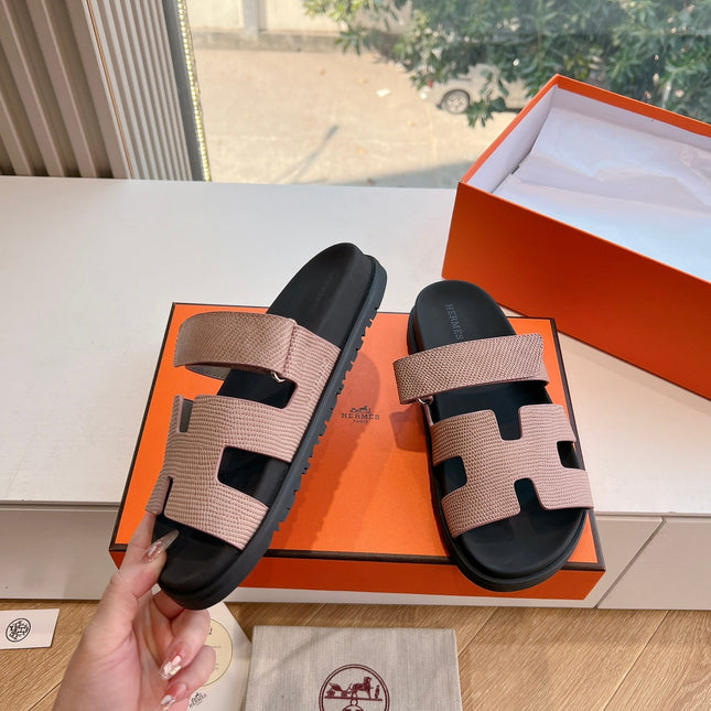 CHYPRE SANDAL IN PEACH PINK SHINY GRAINED CALFSKIN