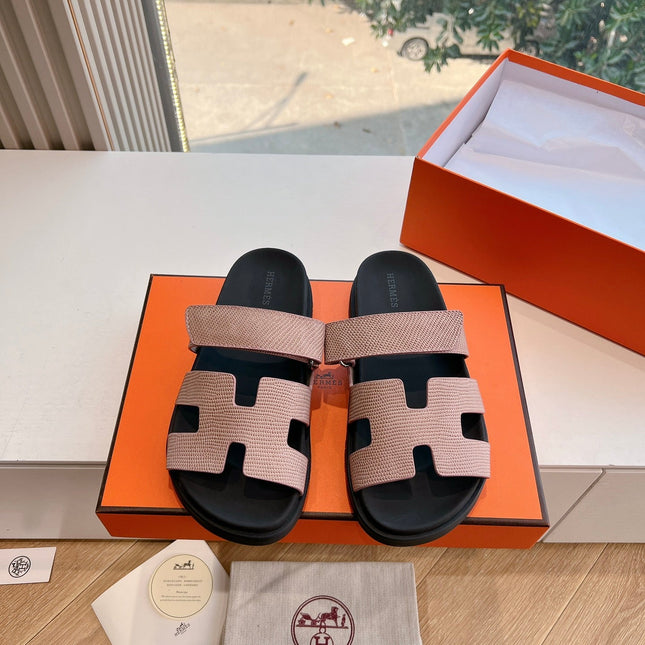 CHYPRE SANDAL IN PEACH PINK SHINY GRAINED CALFSKIN