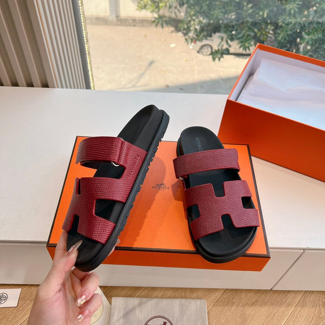 CHYPRE SANDAL IN CURRANT RED SHINY GRAINED CALFSKIN