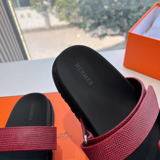 CHYPRE SANDAL IN CURRANT RED SHINY GRAINED CALFSKIN