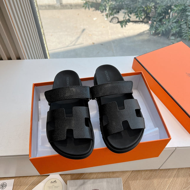 CHYPRE SANDAL IN BLACK SHINY GRAINED CALFSKIN