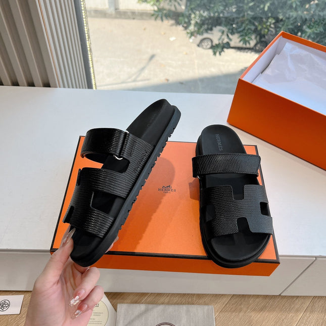 CHYPRE SANDAL IN BLACK SHINY GRAINED CALFSKIN