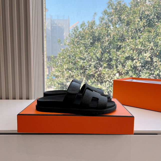 CHYPRE SANDAL IN BLACK SHINY GRAINED CALFSKIN
