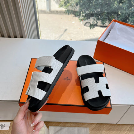 CHYPRE SANDAL IN WHITE SHINY GRAINED CALFSKIN