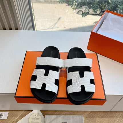 CHYPRE SANDAL IN WHITE SHINY GRAINED CALFSKIN