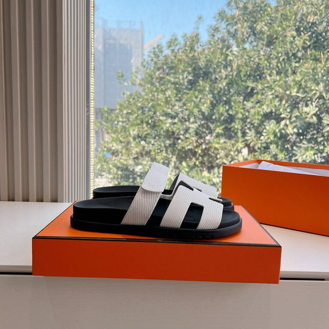 CHYPRE SANDAL IN WHITE SHINY GRAINED CALFSKIN