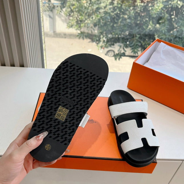 CHYPRE SANDAL IN WHITE SHINY GRAINED CALFSKIN