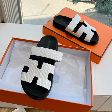 CHYPRE SANDAL IN WHITE SHINY GRAINED CALFSKIN