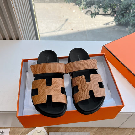 CHYPRE SANDAL IN CIDER BROWN SHINY GRAINED CALFSKIN