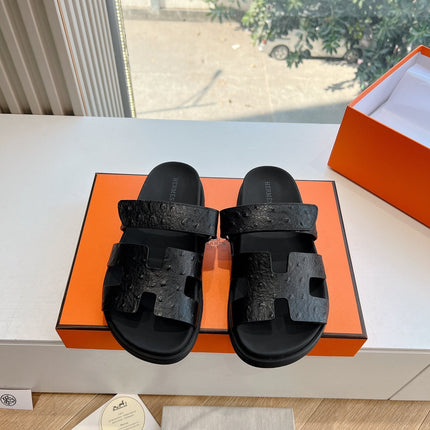 CHYPRE SANDAL IN BLACK GRAINED CALFSKIN