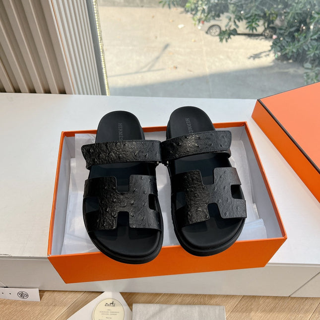 CHYPRE SANDAL IN BLACK GRAINED CALFSKIN