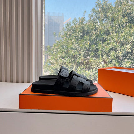 CHYPRE SANDAL IN BLACK GRAINED CALFSKIN