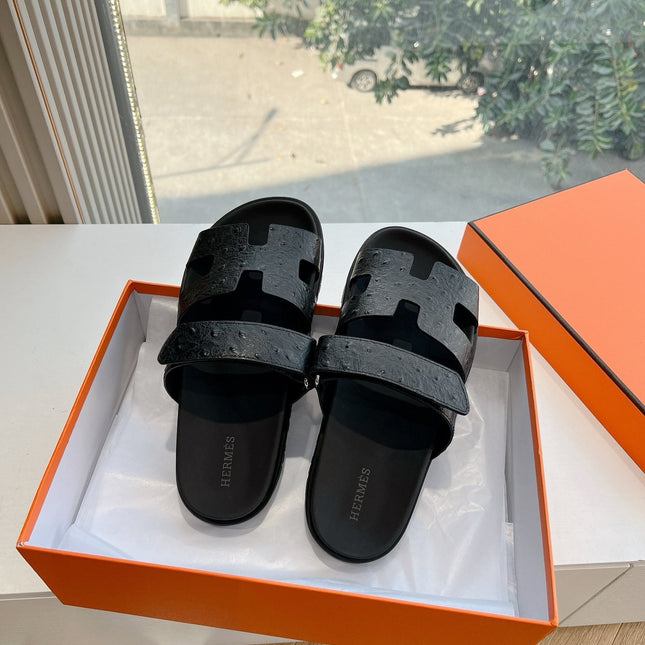 CHYPRE SANDAL IN BLACK GRAINED CALFSKIN