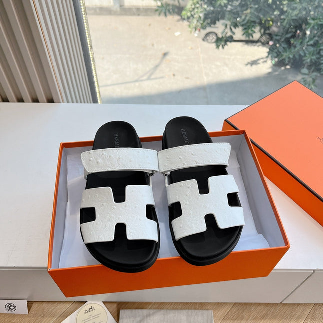 CHYPRE SANDAL IN WHITE GRAINED CALFSKIN