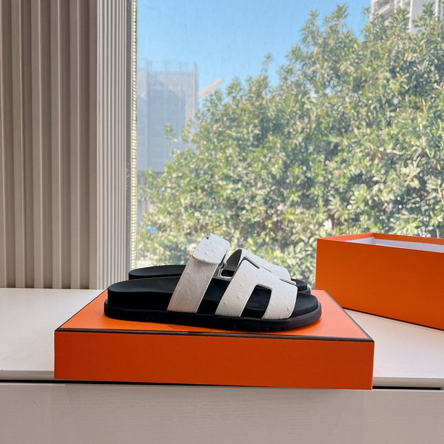 CHYPRE SANDAL IN WHITE GRAINED CALFSKIN