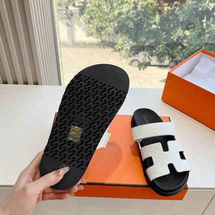 CHYPRE SANDAL IN WHITE GRAINED CALFSKIN