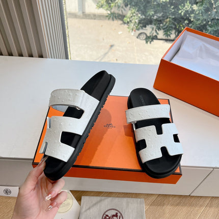 CHYPRE SANDAL IN WHITE GRAINED CALFSKIN