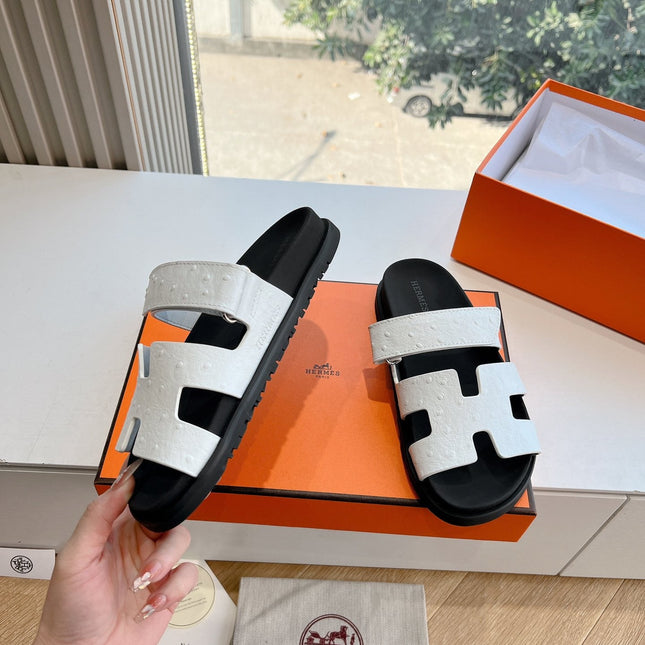 CHYPRE SANDAL IN WHITE GRAINED CALFSKIN