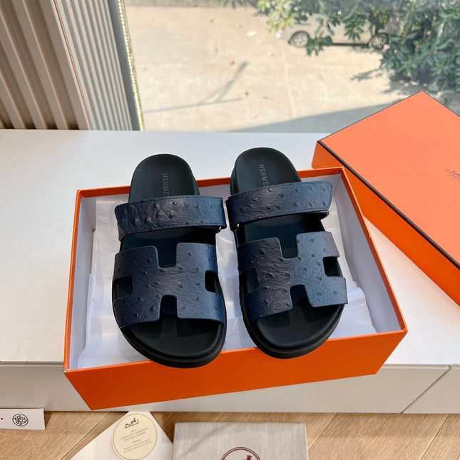 CHYPRE SANDAL IN NAVY BLUE GRAINED CALFSKIN