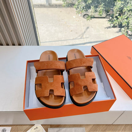 CHYPRE SANDAL IN VIVID ORANGE SUEDE