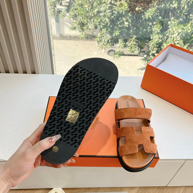 CHYPRE SANDAL IN VIVID ORANGE SUEDE