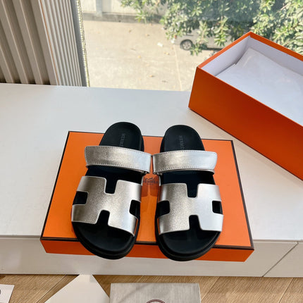 CHYPRE SANDAL IN SILVER METALLIC CALFSKIN