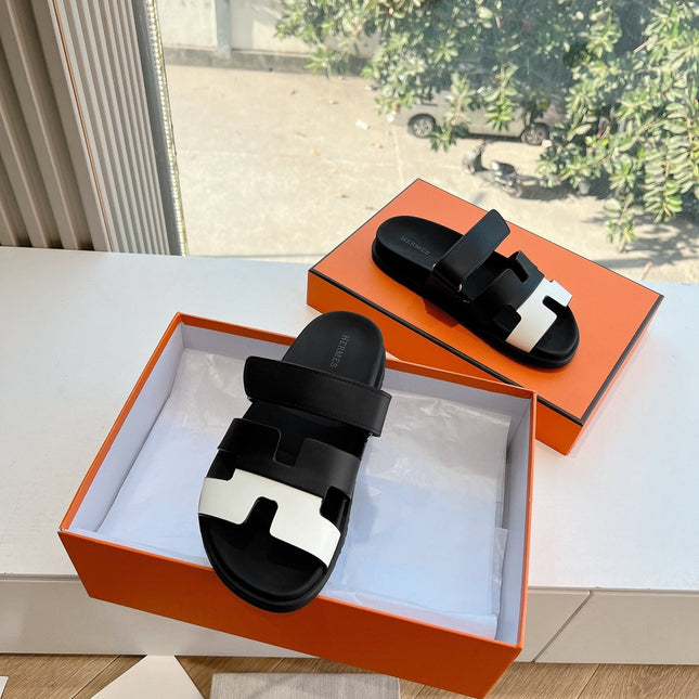 CHYPRE SANDAL IN BLACK MIX WHITE CALFSKIN