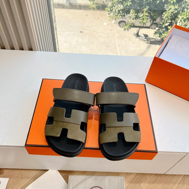 CHYPRE SANDAL IN ARMY GREEN SUEDE AND CALFSKIN