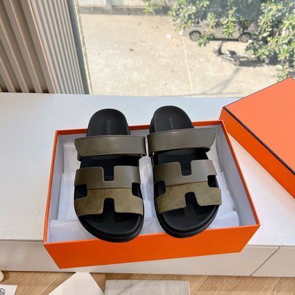 CHYPRE SANDAL IN ARMY GREEN SUEDE AND CALFSKIN