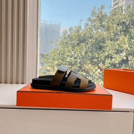 CHYPRE SANDAL IN ARMY GREEN SUEDE AND CALFSKIN