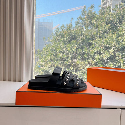 CHYPRE SANDAL IN BLACK CALFSKIN WITH STUDS