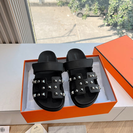 CHYPRE SANDAL IN BLACK CALFSKIN WITH STUDS