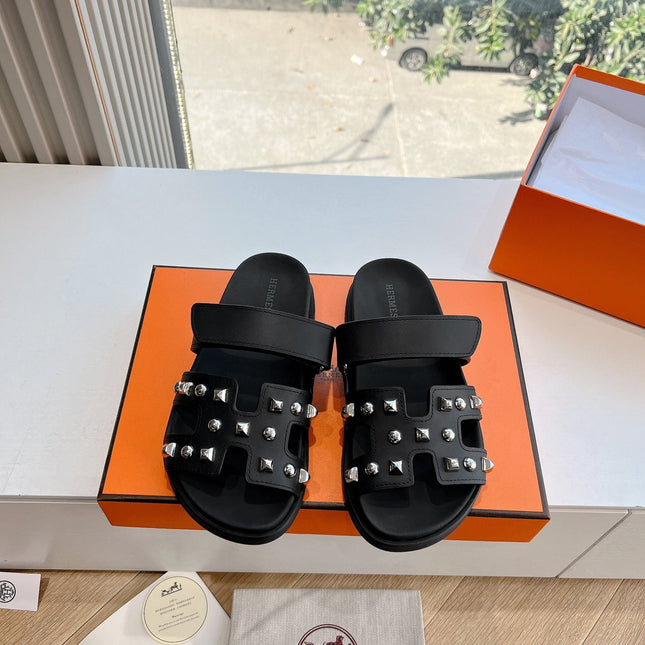 CHYPRE SANDAL IN BLACK CALFSKIN WITH STUDS