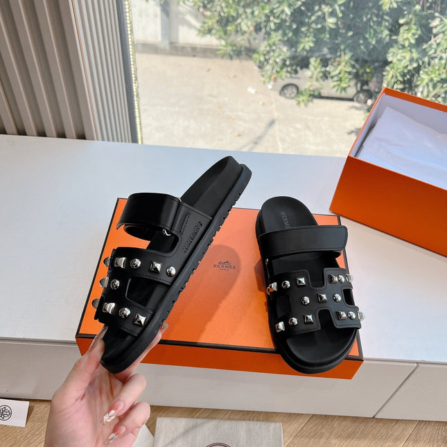 CHYPRE SANDAL IN BLACK CALFSKIN WITH STUDS